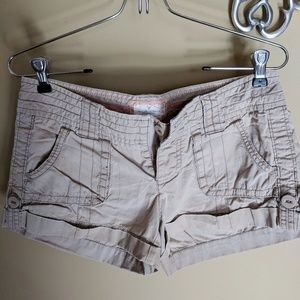 [American Eagle] natural khaki cargo shorts